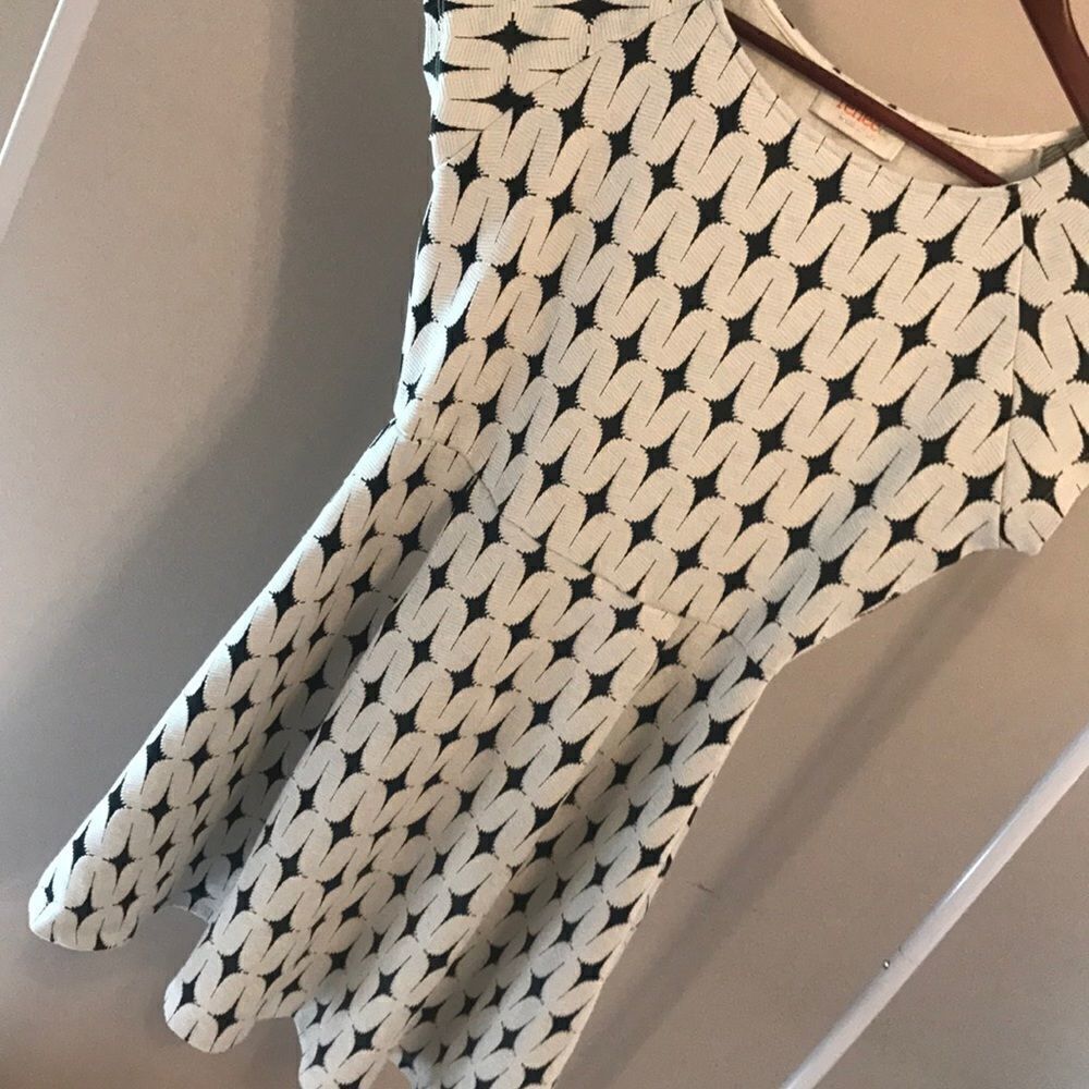 Renee C Geometric Print Skater Dress - Size Medium